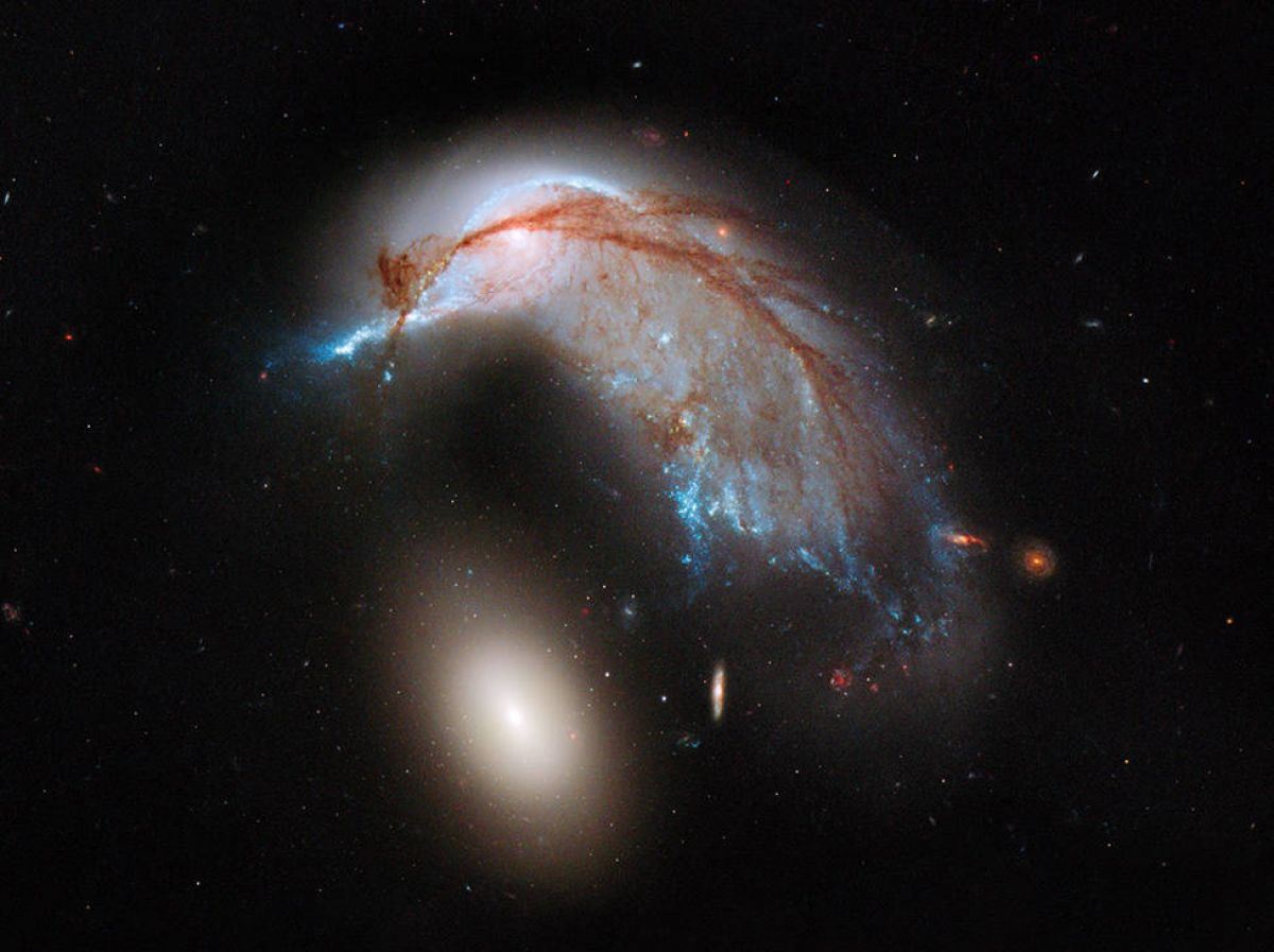 Хаббл сделала снимок пары дружелюбных галактик