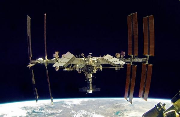 <br />
Роскосмос: орбиту МКС скорректировали дважды за сутки<br />
