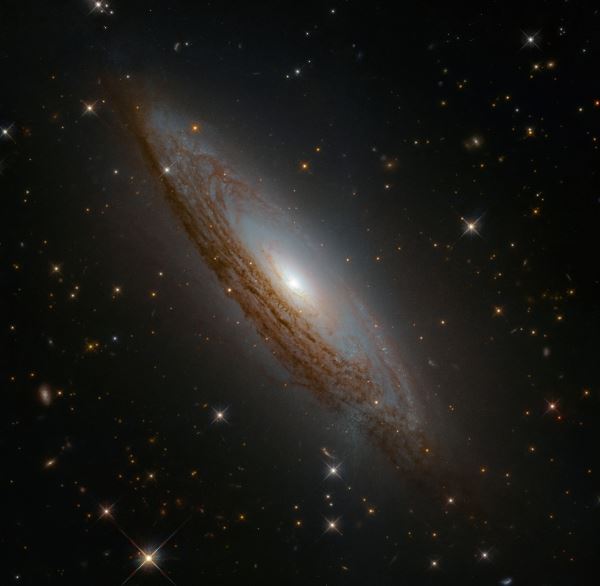 Hubble сфотографировал галактику с активным ядром