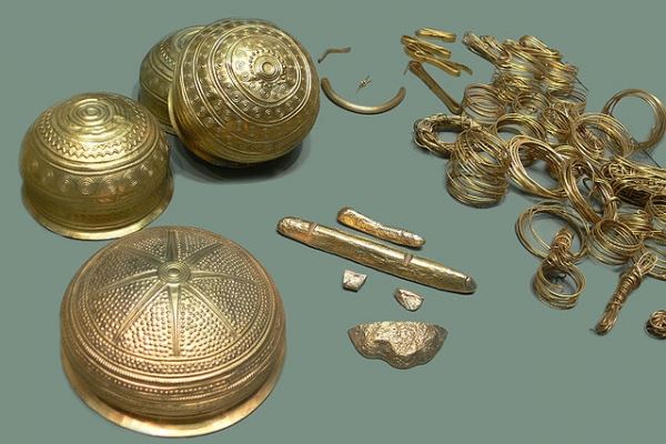 Загадка золотых конусов бронзового века, найденных в Европе