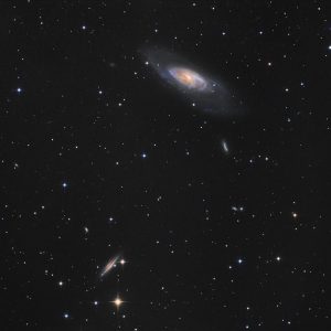 «Фейерверки» галактики М106
