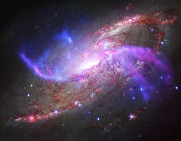 «Фейерверки» галактики М106